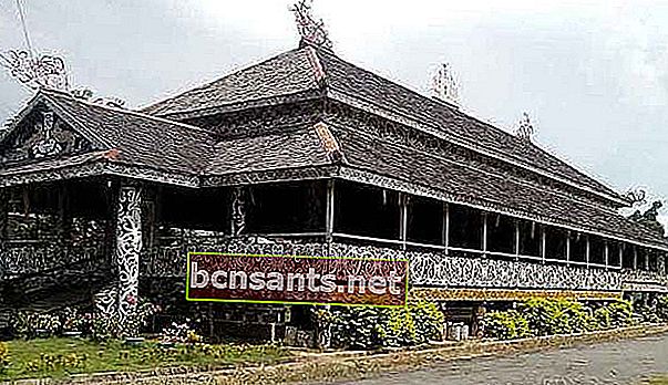 7 Ciri-ciri Rumah Tradisional Lamin, Kediaman Khas Kalimantan Timur